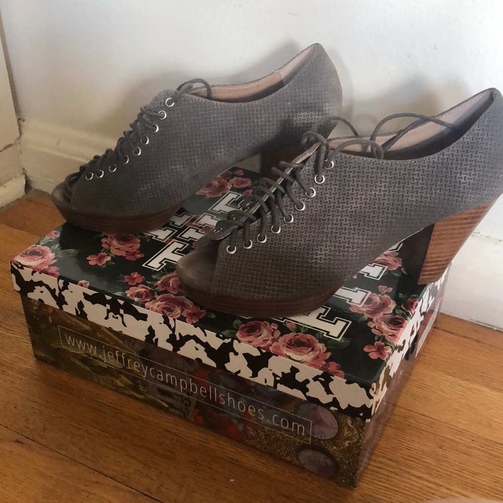 Jeffrey Campbell Lace Up Peep Toe, size 8